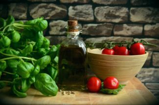 Albahaca y tomate dieta mediterránea