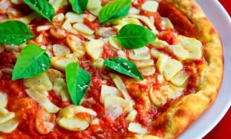 Pizza Margarita con Albahaca