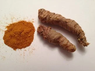 Curcuma, polvo y raiz
